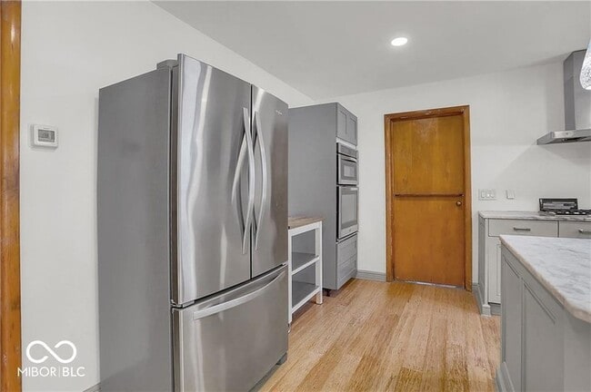 Photo - 760 W Pine St