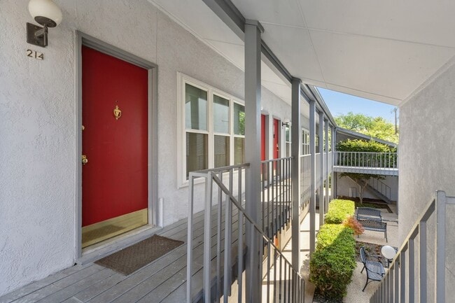 Photo - 3827 Gilbert Ave Unit 214B