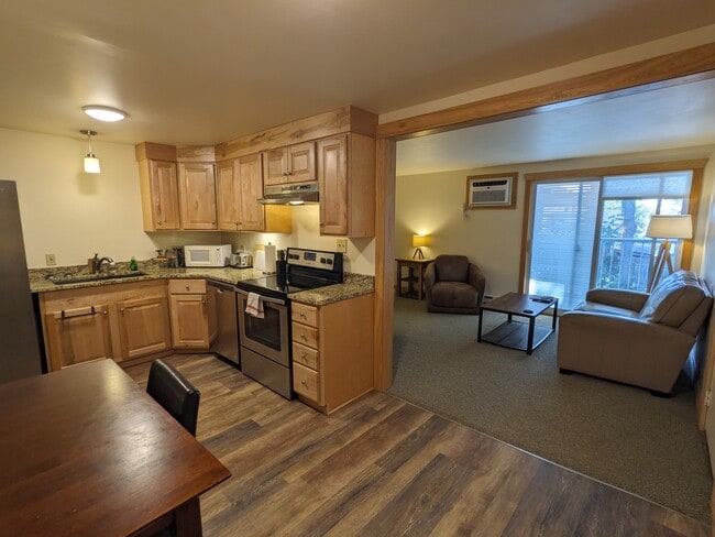 Building Photo - Village Green Apartments