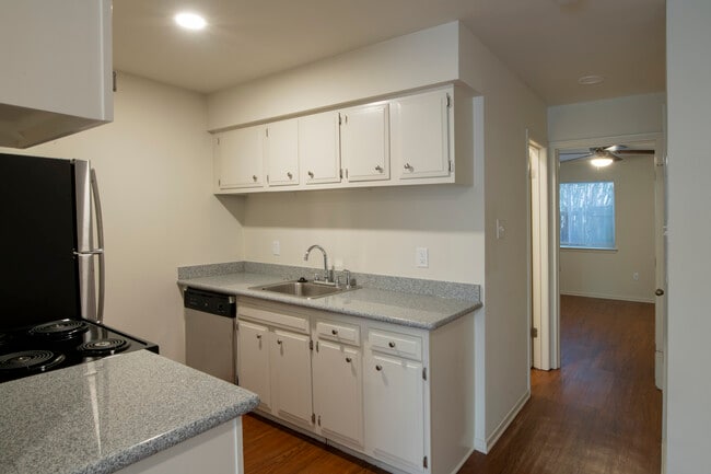 Photo - Patiohouse Apartments