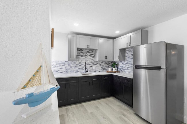 Photo - 1932 Lake St Unit ID1094234P