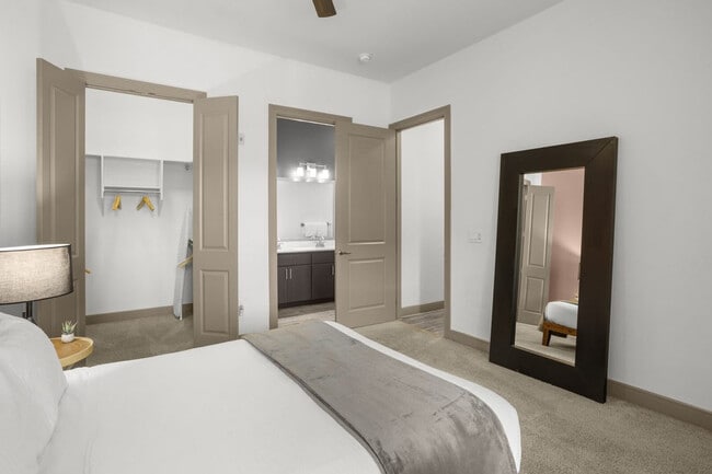 Photo - 555 N College Ave Unit ID1014337P