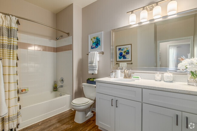 1BR, 1BA - 725SF - Bathroom - 803 Corday at Naperville