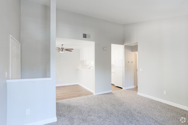 1BR, 1BA - 724 SF - Sunrise Wood Apartments