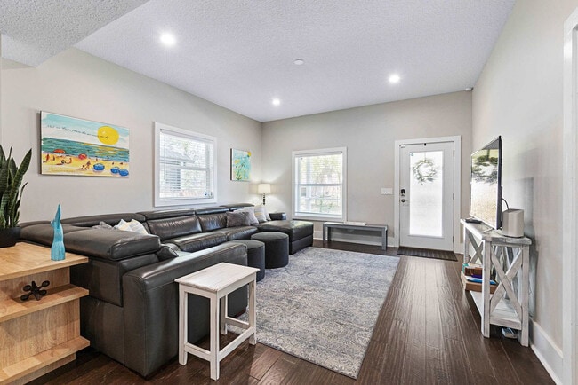 Photo - 76 Sanford St Unit ID1281941P