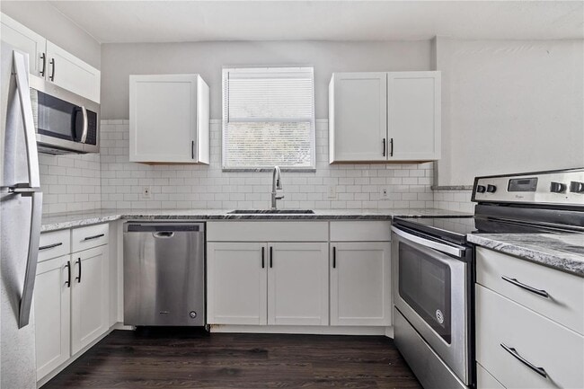 Photo - 409 E Floribraska Ave