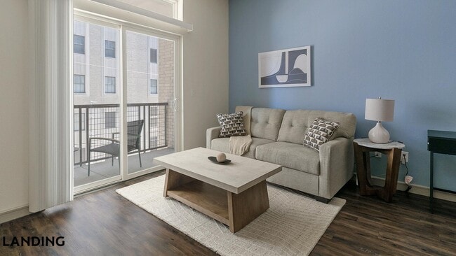 Building Photo - 1711 Caroline St Unit 331