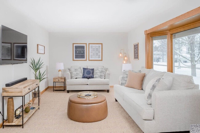 Building Photo - 2100 School St Unit ID1061623P