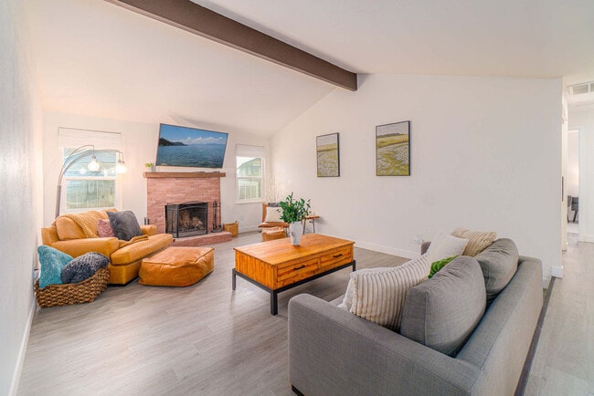 Building Photo - 2903 Pinewood Dr Unit SI ID1250760P