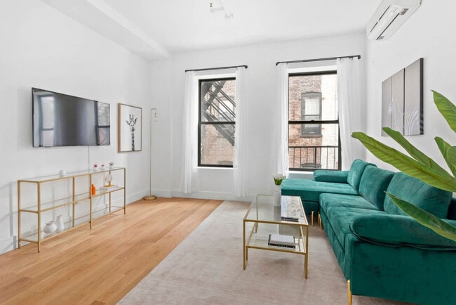 Photo - 517 W 45th St Unit ID1224962P