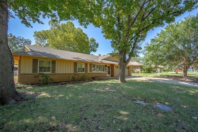 Photo - 902 N Benjamin St