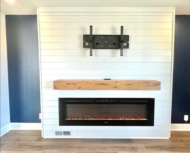 Photo - 64 W High St