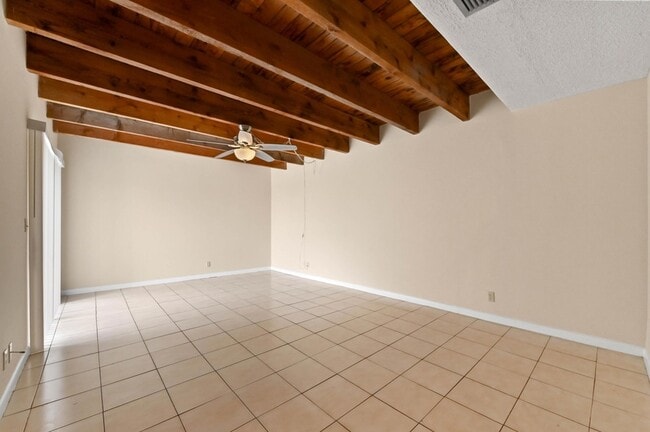 Photo - 1606 Shaker Cir