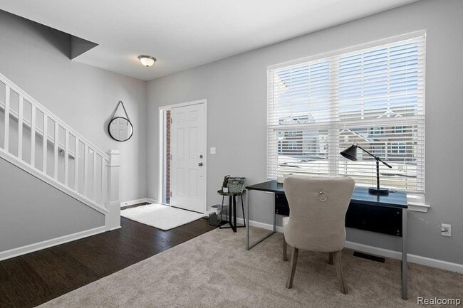 Photo - 277 Springview St