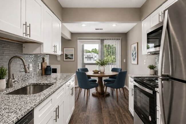 Photo - Lakeside Crossing at Eagle Creek Apartments and Townhomes