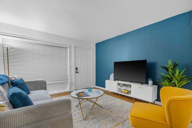 Building Photo - 109 E Broadway Rd Unit ID1366965P