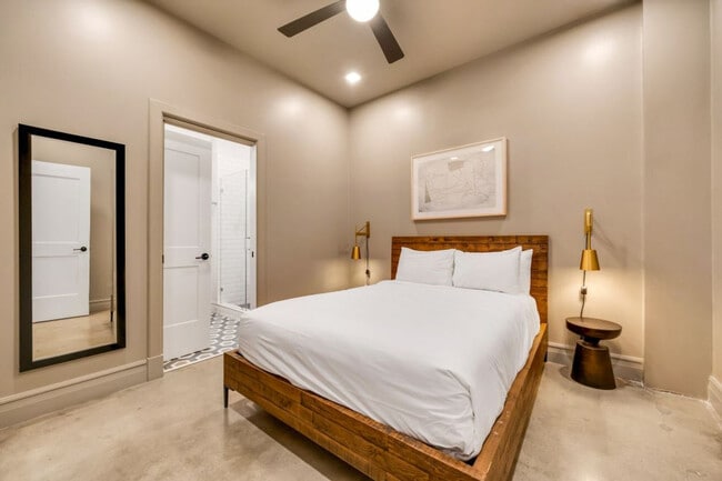 Photo - 505 E Travis St Unit SI ID1267111P