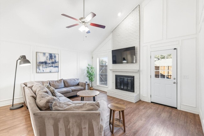 Building Photo - 3533 Arbuckle Dr Unit ID1369225P