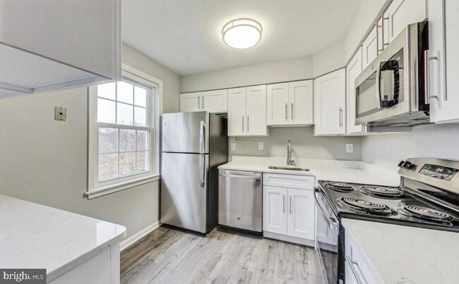 Photo - 2012 Fort Davis St SE Unit 201