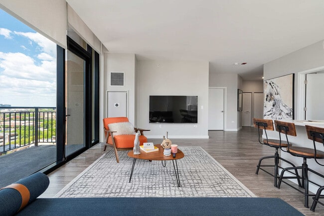 Photo - 823 N Clark St Unit ID1029593P