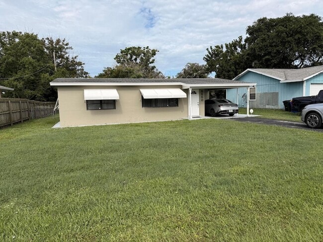 Building Photo - 5550 SE Normandy Ave