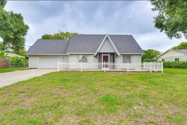 Building Photo - 4831 Greenleaf Rd