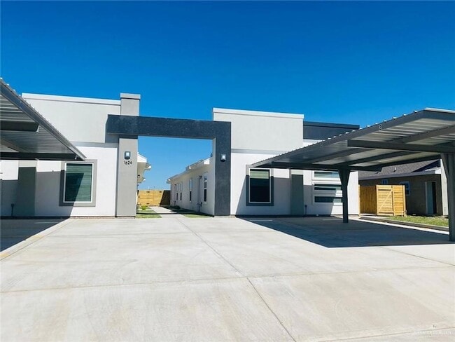 Building Photo - 2202 S Sports Dr Unit 1