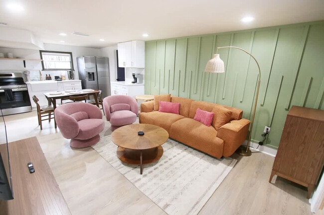 Building Photo - 106 W Emma St Unit ID1271935P