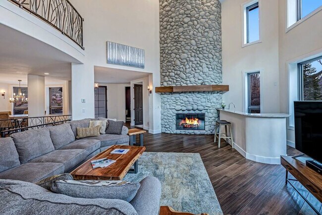 Photo - 26513 CO-82 Unit ID1018159P