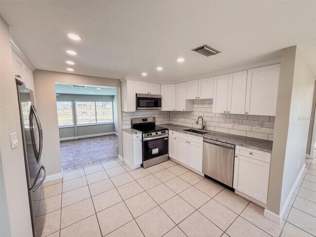 Photo - 818 Bayview Dr