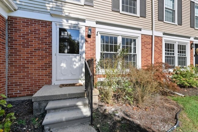 Photo - 1340 Kings Cove Dr E