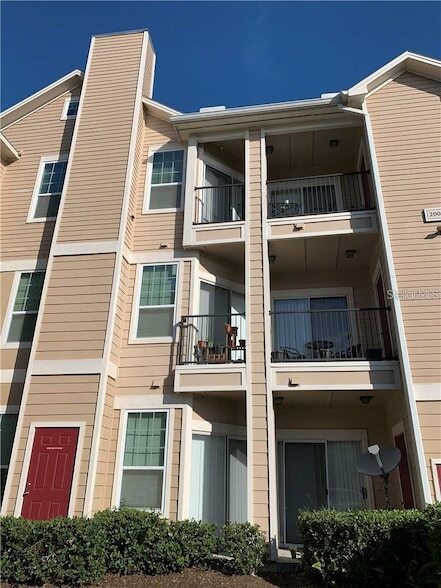 Building Photo - 2000 Erving Cir Unit 102