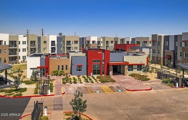 Building Photo - 7800 W Encanto Blvd Unit 3