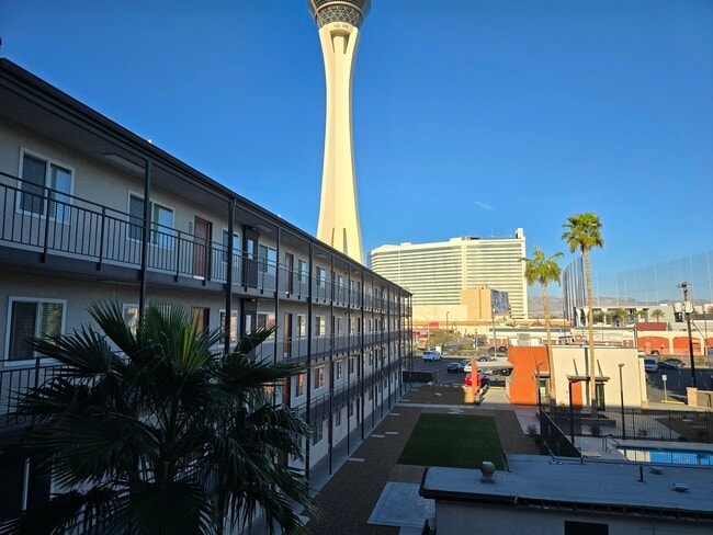 Photo - Courtyard 525 Apartments