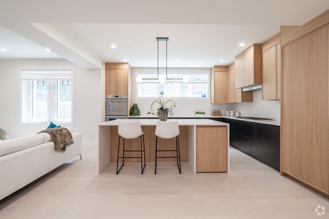 6BR, 5.5BA - 3,574SF - Kitchen - 116 Columbia St