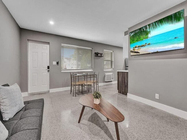 Photo - 906 N Riverside Dr Unit SI ID1504001P