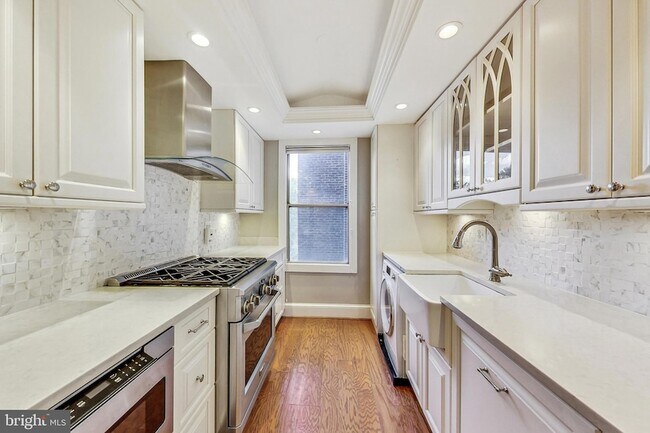 Photo - 3900 Cathedral Ave NW Unit 304-A