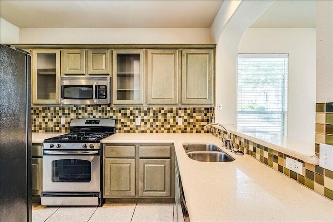 Photo - 2924 Bond Dr