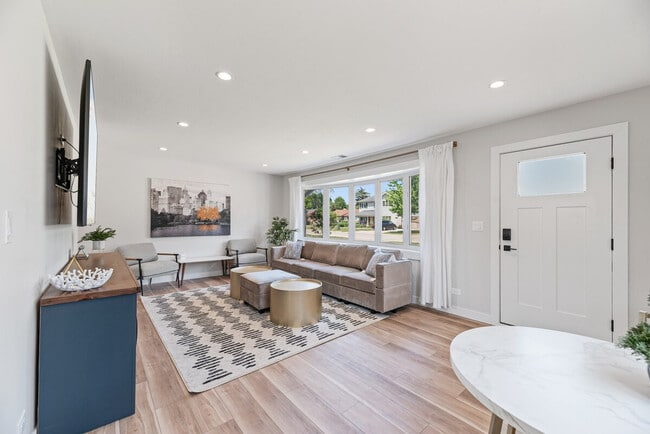 Photo - 1023 S Wolf Rd Unit ID1032513P