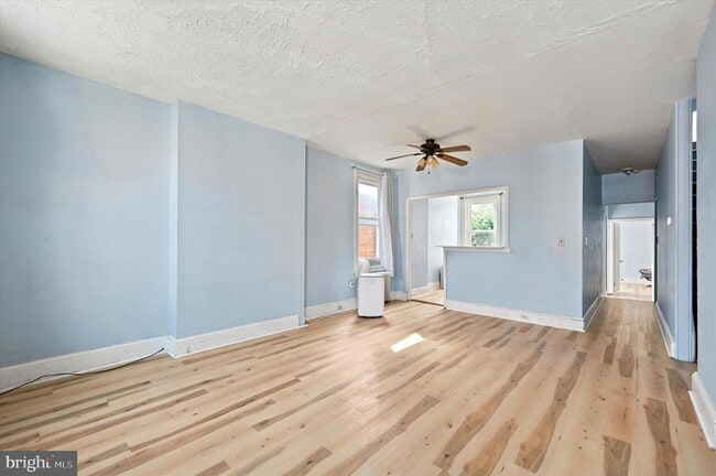 Photo - 204 Ripka St