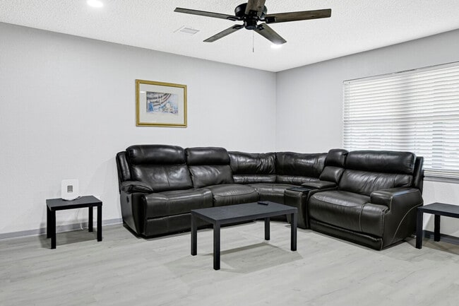 Building Photo - 1806 Clayton Dr Unit SI ID1603449P