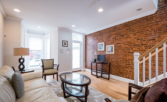 Building Photo - 222 1/2 E St NE Unit SI ID1587659P