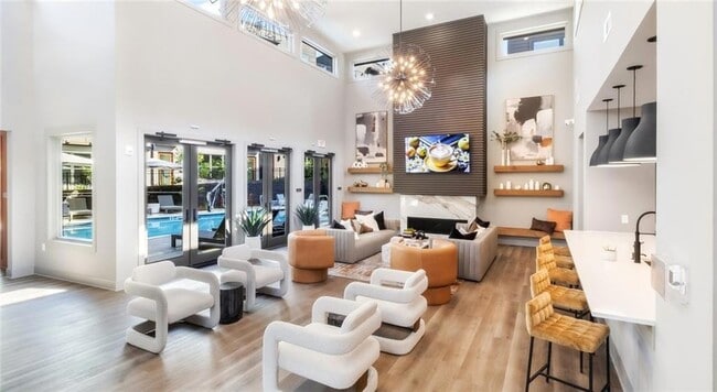 Photo - 277 Clifton St SE