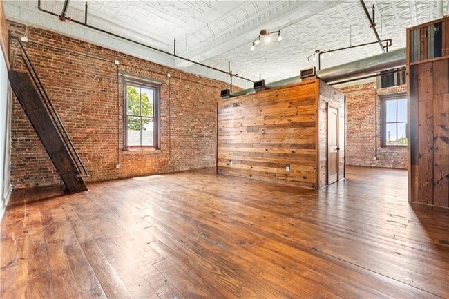 Photo - 558 St Francis St