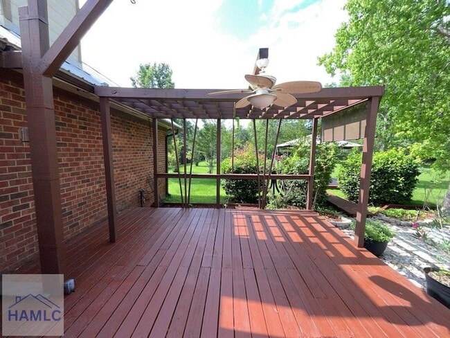 Photo - 380 Tremain Dr