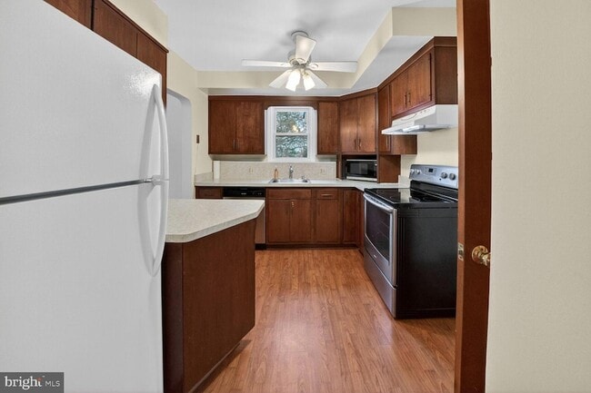 Photo - 6031 9th St N