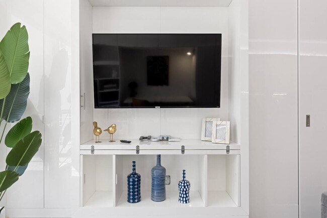 Photo - 12607 Larchmere Blvd Unit ID1335753P