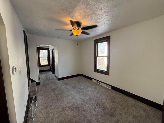 Photo - 923 Pierce Ave