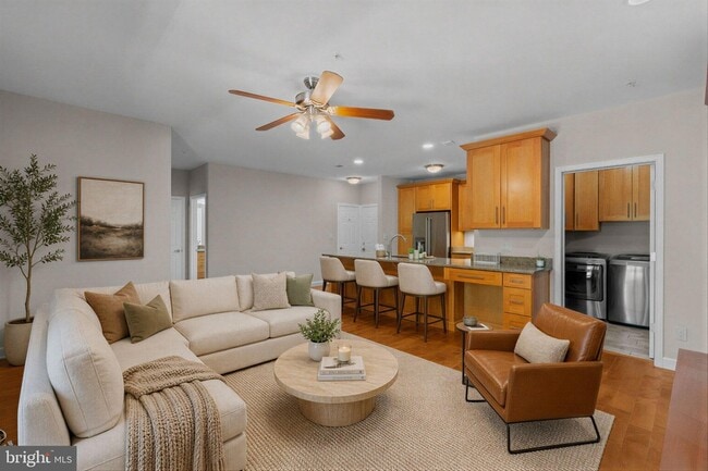 Building Photo - 1701 Lake Shore Crest Dr Unit 21