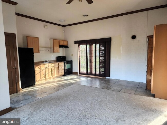 Photo - 203 W 5th Ave